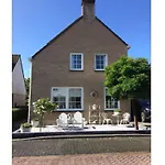 Lively Apartment In Oostkapelle
